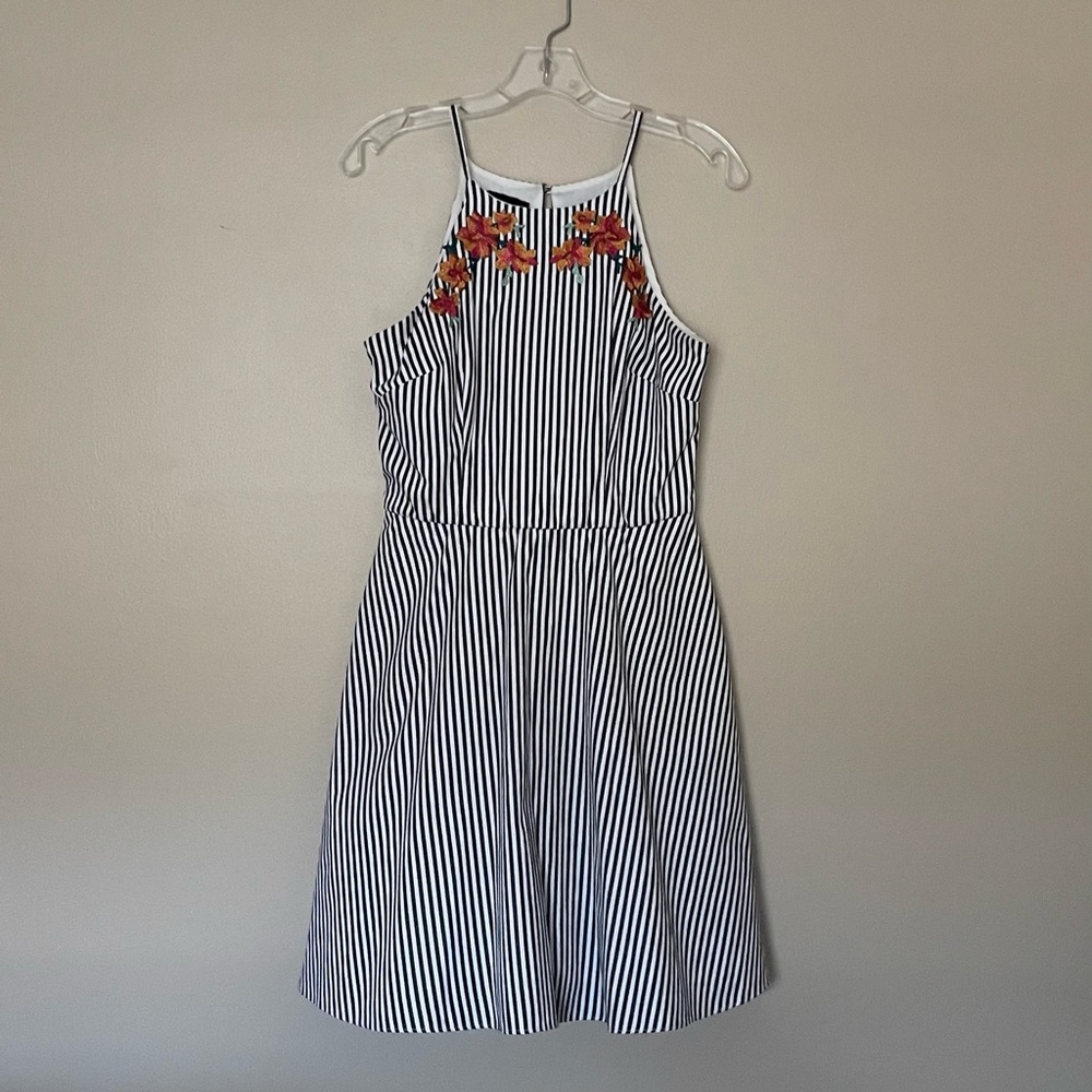 Summer dress with spaghetti straps and detailed embroidered accents Size 7